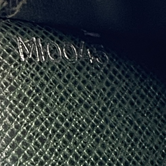 Louis Vuitton Green Taiga Leather Long Wallet/Card Holder - Preowned - Picture 14 of 16